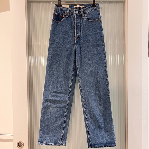 Levi's Ribcage Jeans - Picture 2 of 9